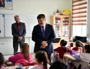 Karaman Valisi İlyas Küçüker İlkokulu’nu ziyaret etti