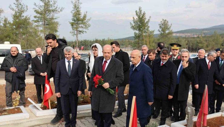 KKTC Cumhurbaşkanı Tatar, Kahramanmaraş’ta mezarlık ziyaretinde bulundu
