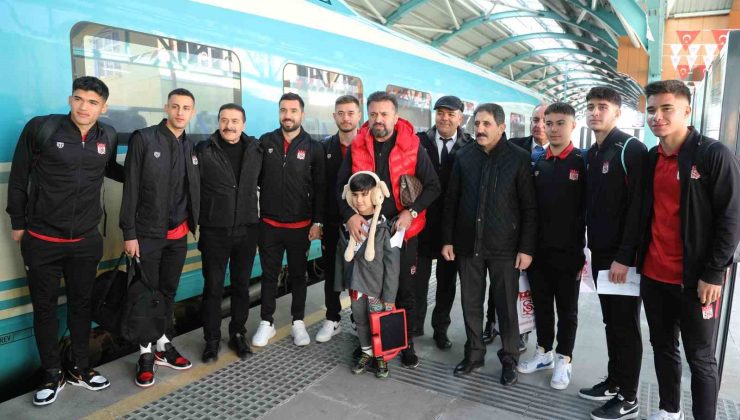 Sivasspor kafilesi hızlı trenle Ankara’ya ulaştı