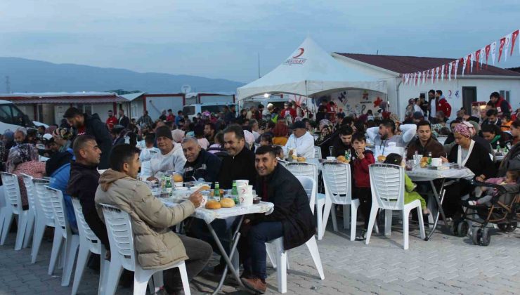 Kızılay Başkanı Hatay’da depremzedelerle iftar sofrasında buluştu