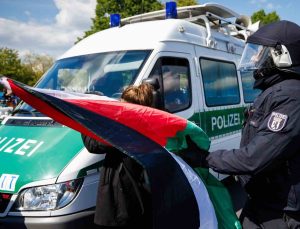 Alman polisi, Meclis önündeki Filistin’e destek kampını dağıttı