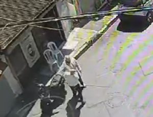 Beyoğlu’nda berbere “tıraş ücreti” saldırısı kamerada: 150 lira için kurşun yağdırdı