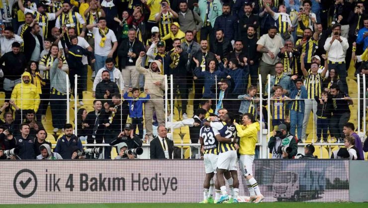 Trendyol Süper Lig: Fenerbahçe: 1 – Beşiktaş: 0 (İlk yarı)