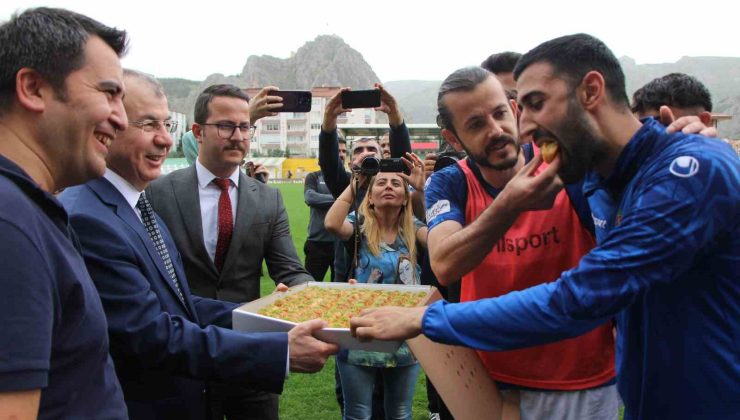 Vali Doruk’tan Amasyasporlu futbolculara moral desteği