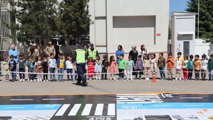 Anaokulu öğrencilerinden İl Jandarma Komutanlığı’na ziyaret