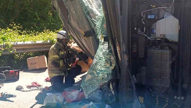 Bursa’da devrilen tırın sürücüsü hayatını kaybetti