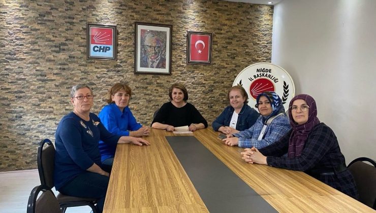 CHP Niğde İl Kadın Kolları Başkanı Yaşar ve yönetimi istifa etti