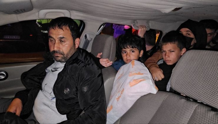 Edirne’de “dur” ihtarına uymayan otomobilin içinden 17 kişi çıktı