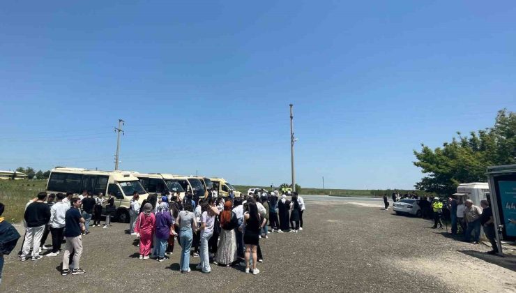 Öğrenciler, belediyenin minibüs zammına karşı eylem başlattı