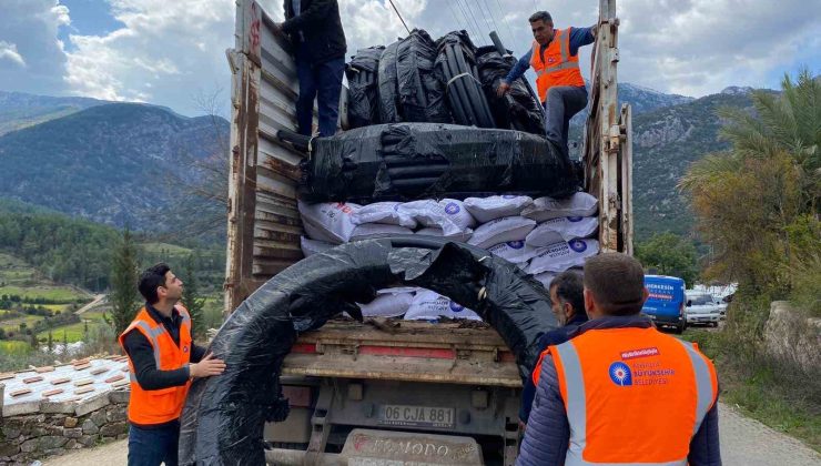 Antalya Büyükşehir’den Aksekili üreticilere sulama borusu desteği