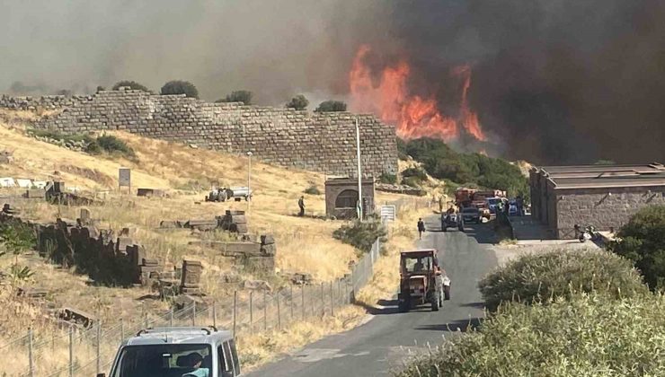 Ayvacık’ta makilik alanda çıkan yangın antik kente sıçradı