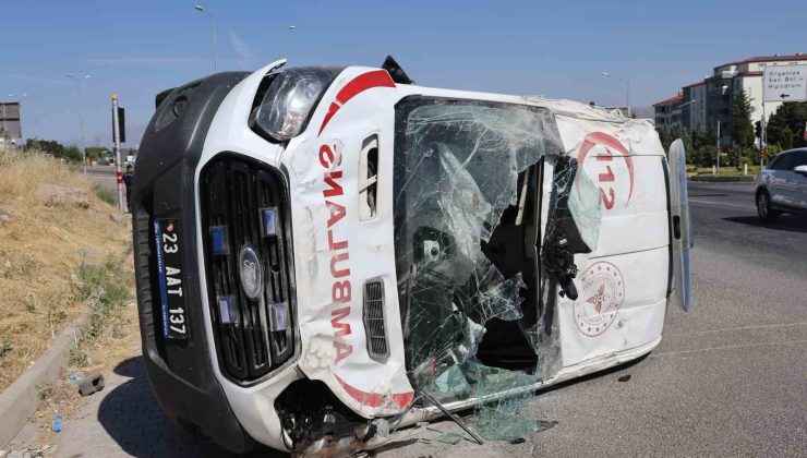 Elazığ’da ambulans takla attı: 5 yaralı