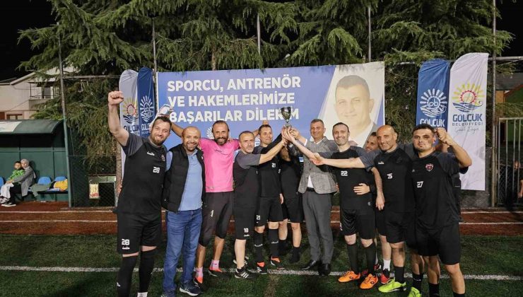 Gölcük Belediyesi 12. Birimler Arası Futbol Turnuvasında şampiyon Gençlik Spor