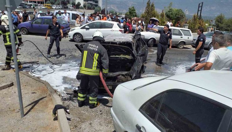 Hastane bahçesindeki araç yangını faciaya yol açmadan söndürüldü