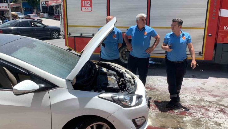 Karaman’da seyir halindeki otomobil alev aldı