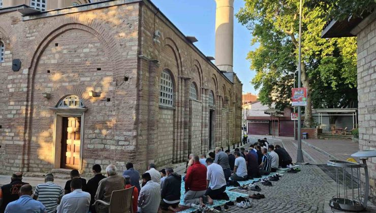 Kariye Camii’nde 79 yıl aradan sonra ilk bayram namazı kılındı