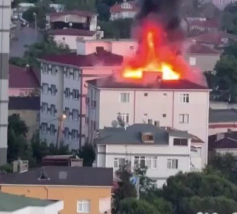 Kartal’da 5 katlı binanın çatısı alev alev yandı