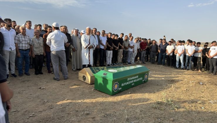 Mardin’deki yangında hayatını kaybeden 2 vatandaş defnedildi