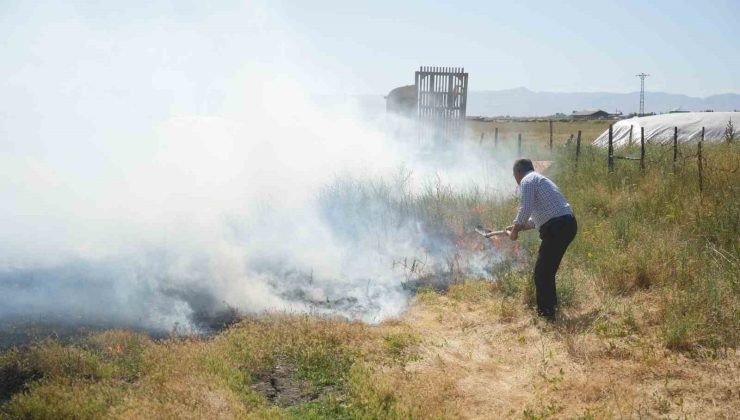 Örtü yangını tarım alanlarına sıçramadan söndürüldü