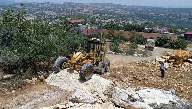 Tarsus’ta köy yolları yenileniyor