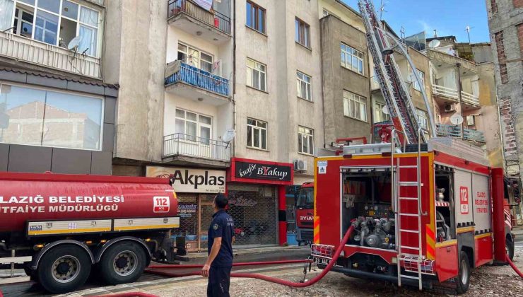 Elazığ’da çatı yangını