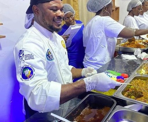 En uzun yemek yapma rekorunu kırdığını iddia eden Ganalı şef, Guinness Rekorlar Kitabı tarafından yalanlandı