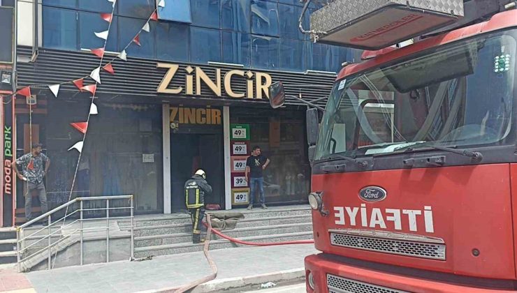 Erciş’te mağazada yangın