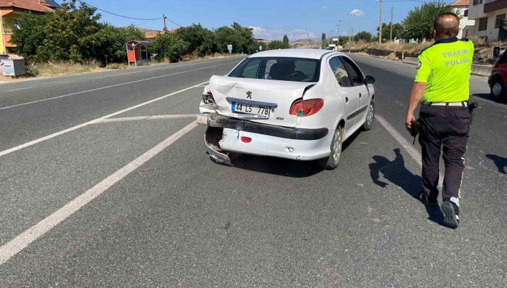 Hafif ticari araç ile otomobil çarpıştı: 1 yaralı