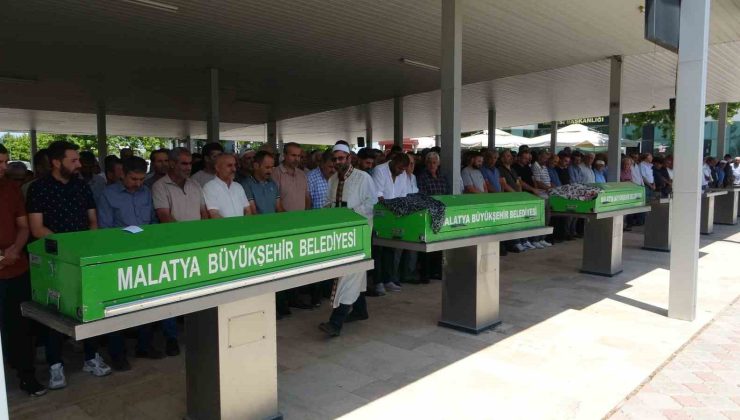 Malatya’da uykularında öldürülen anne, kızı ve torunu defin edildi