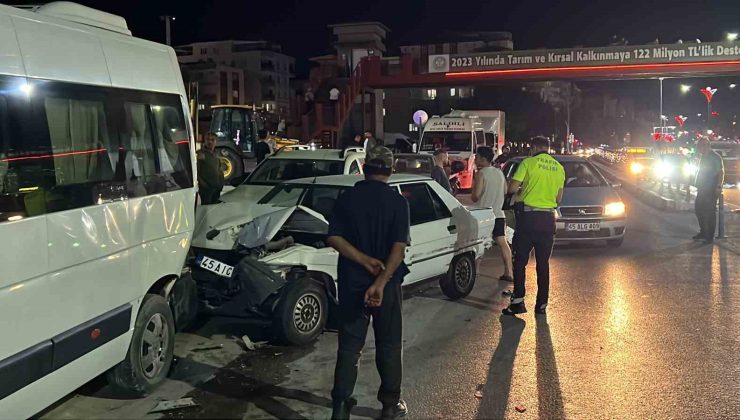 Manisa’da 4 araçlı zincirleme trafik kazası: 9 yaralı