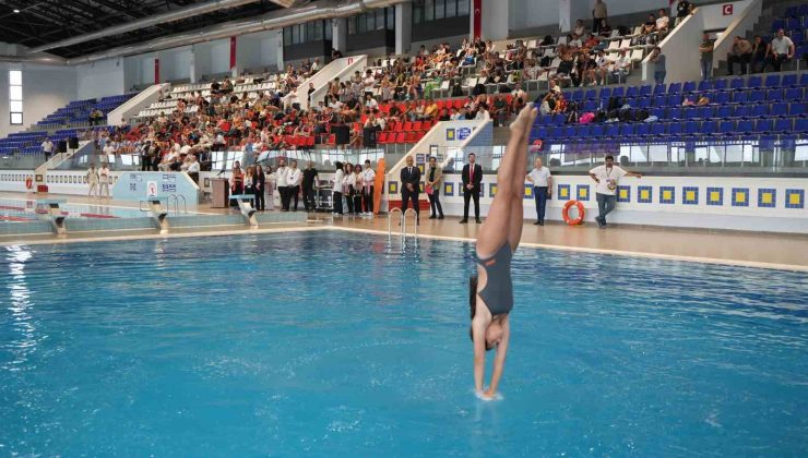 OMÜ Olimpik Yüzme Havuzu yenilenen yüzüyle hizmete açıldı