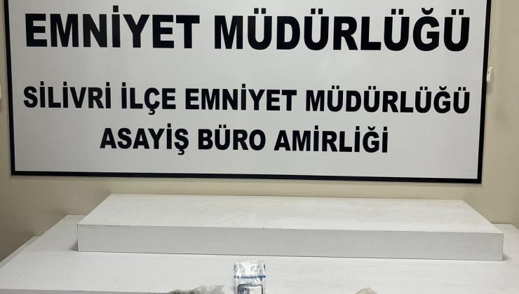 Silivri’de taksiye binen yolcu denetim yapan polislerden kaçtı