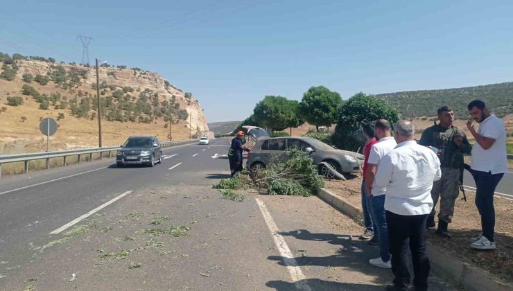 Sürücüsünün kontrolünden çıkan otomobil refüje çıktı: 1 yaralı