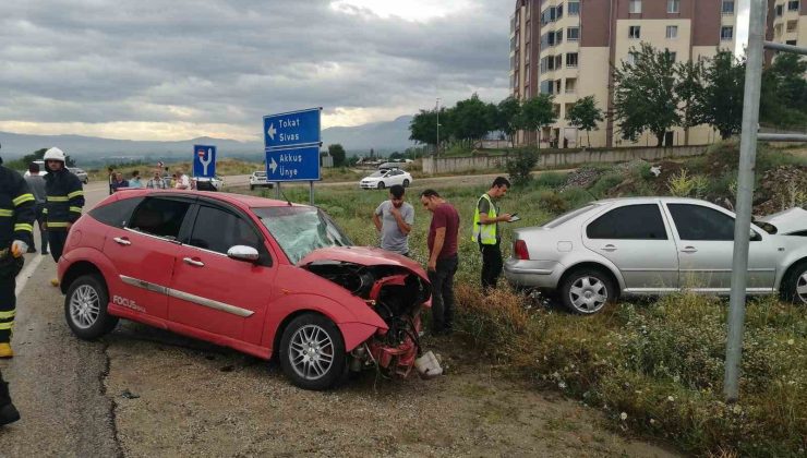 Tokat’ta otomobiller çarpıştı: 3 yaralı