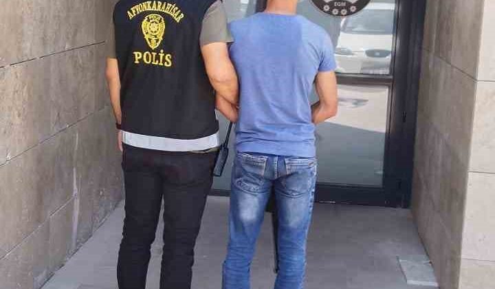 Dolandırıcılık suçundan aranan şahsı polis yakaladı