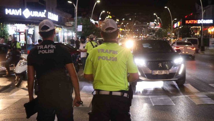 Şehrin en işlek caddesinde yüksek ses ve abart egzozla gezen araç sürücülerine ceza yağdı