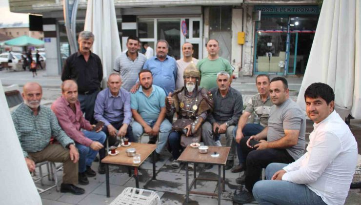 Sultan Alparslan kostümlü Hacı Hasan Keskin’e yoğun ilgi