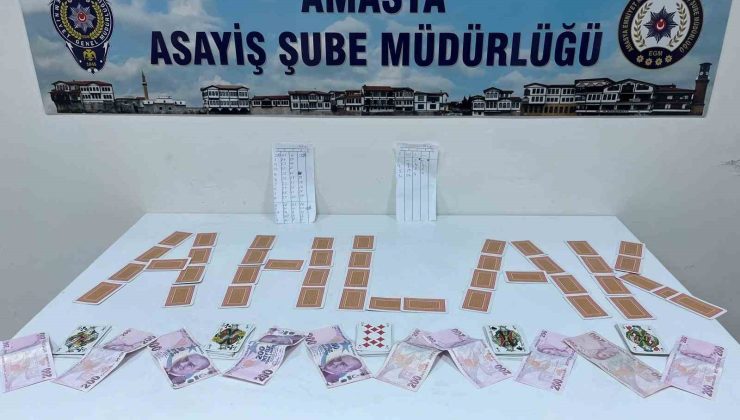 Amasya’da kıraathanede kumar oynayan 5 şahsa 32 bin 125 TL para cezası