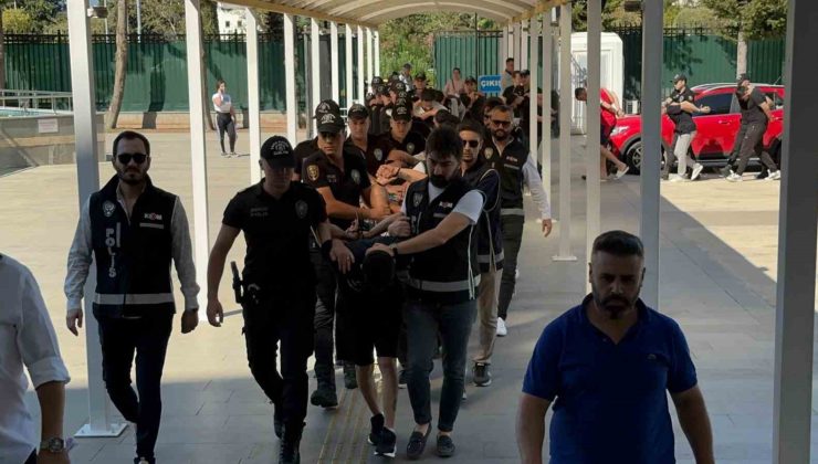 Antalya merkezli ’Kuyu-27’ operasyonunda gözaltına alınan 34 şüpheliden 32’si tutuklandı