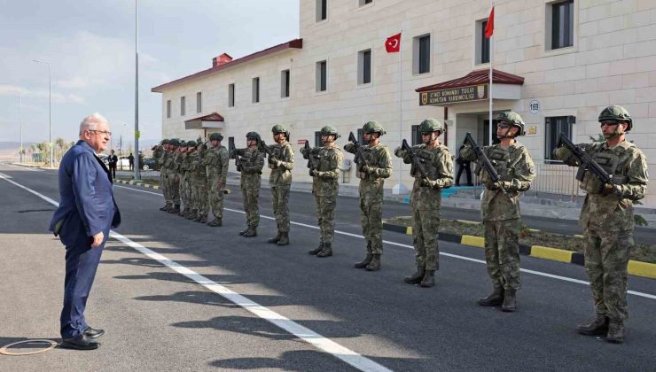 Bakan Güler, komando birliğinde incelemelerde bulundu