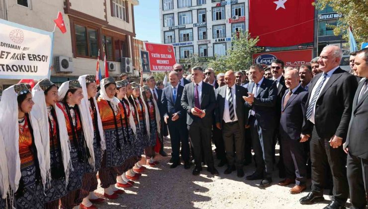 Bakan Tekin, Besni Eğitim Bayramı’na katıldı