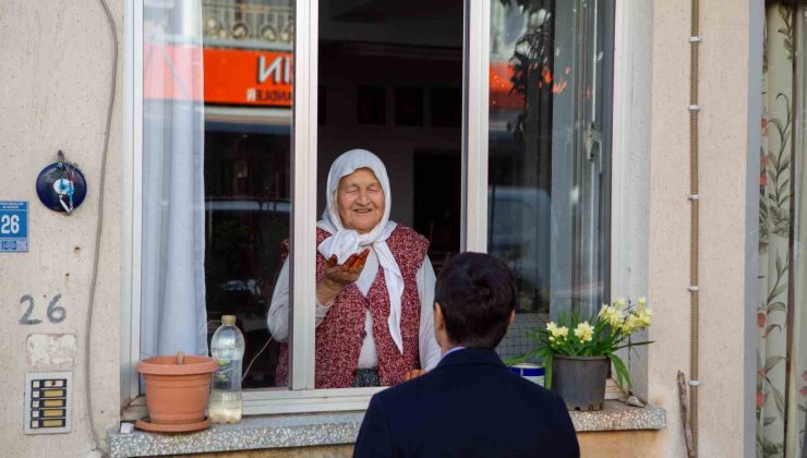 Başkan Ünlü: “Büyüklerimize yaşamın ağırlığını hissettirmeyelim”