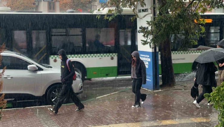 Bursa’da sağanak yağış etkili oldu