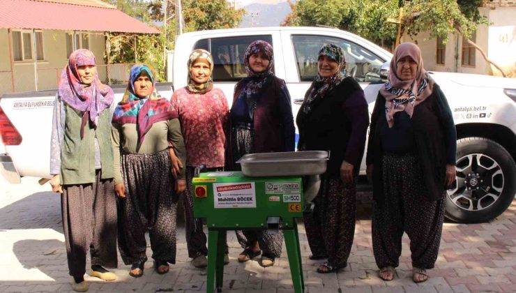 Büyükşehirden Elmalılı kadınlara salça makinesi desteği