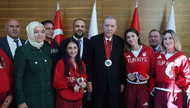 Cumhurbaşkanı Erdoğan, Türkiye Milli Paralimpik Takımı’nı kabul etti