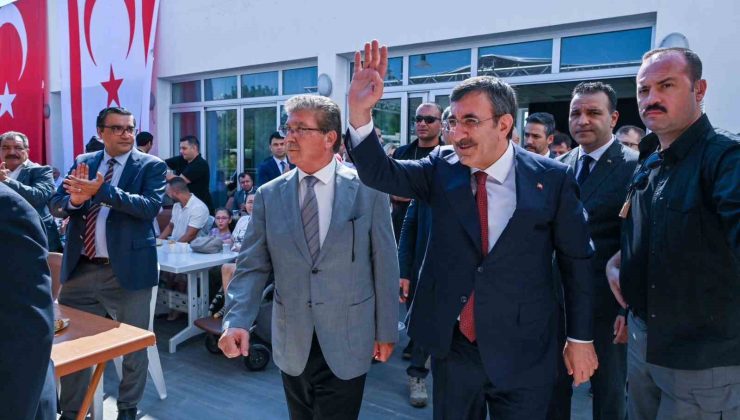 Cumhurbaşkanı Yardımcısı Yılmaz, KKTC’de Kıbrıs Türkleriyle bir araya geldi