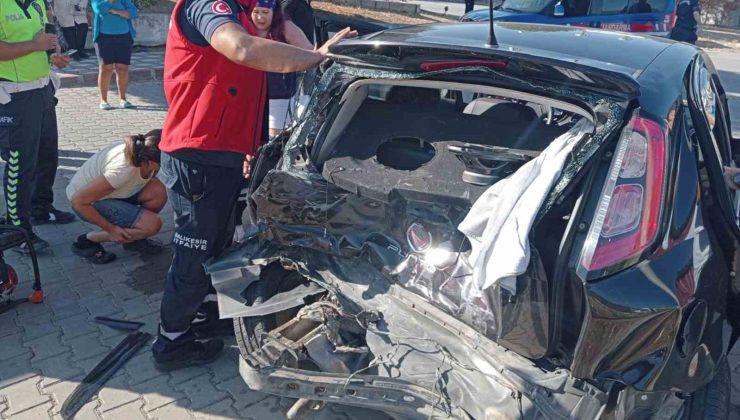 Edremit’te 3 araç trafik kazası yaptı; 4 yaralı