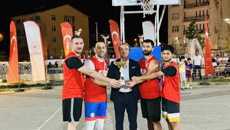 Hakkari’de basketbol turnuvası sona erdi