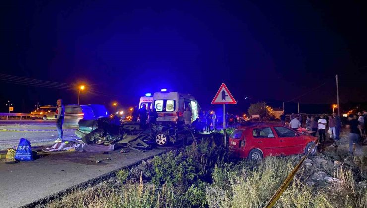 Kontrolden çıkan otomobil, refüjü aşarak karşı şeritten gelen otomobilin üzerine düştü: 2 ölü, 3 yaralı