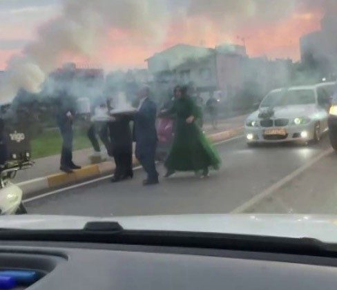 Pendik’te düğün konvoyu yaparak yolu kapatan sürücülere para cezası